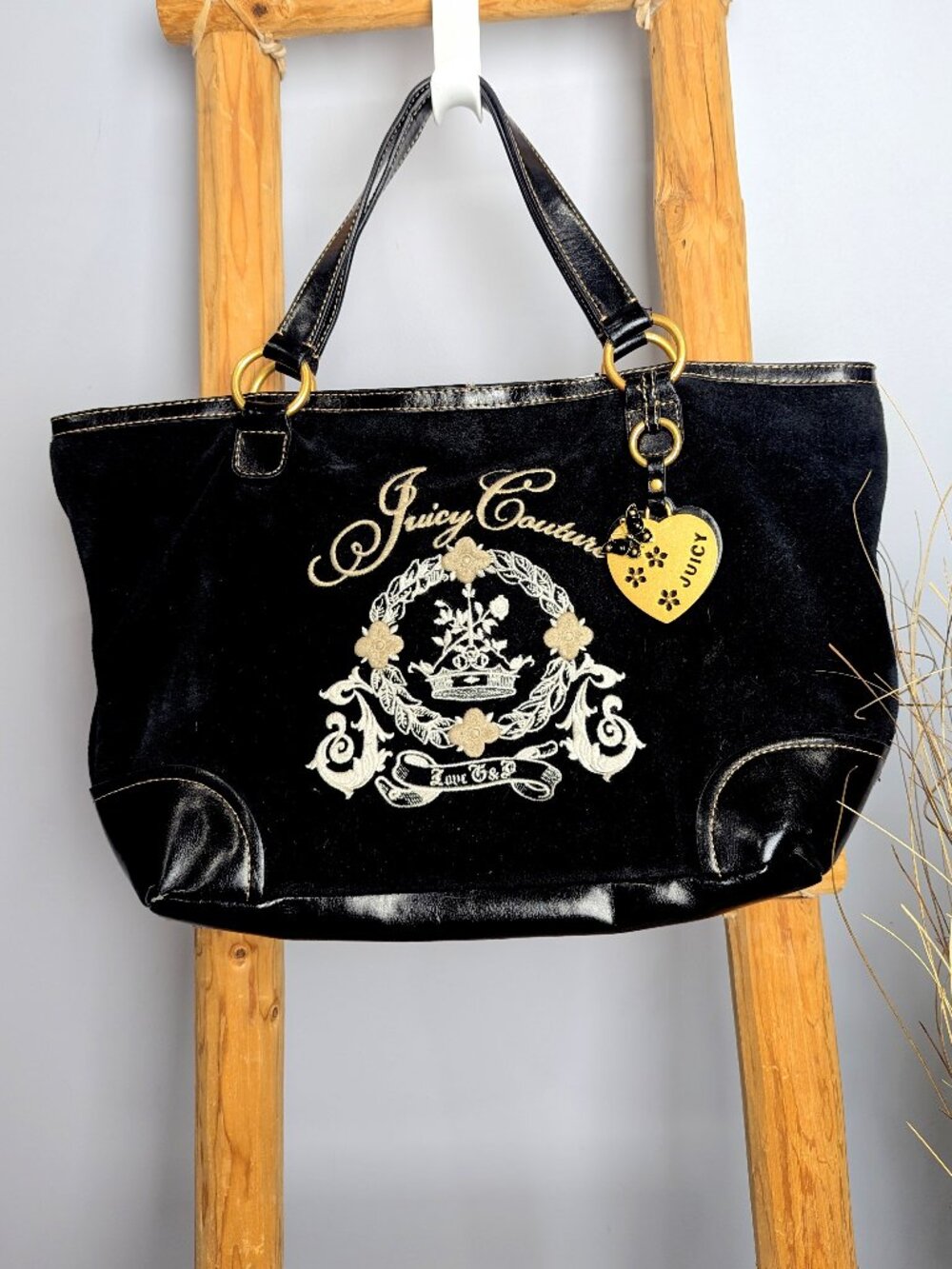*JUICY COUTURE Velour Shoulder Tote